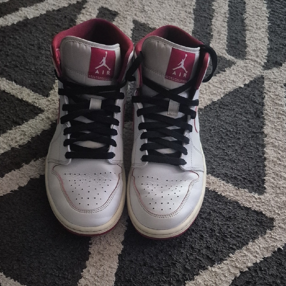 Nike White and Red Sneakers